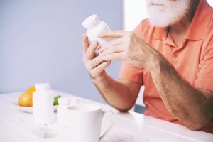 «مصرف مکمل‌ تقویت مفاصل و غضروف؛ تصویری مرتبط با بهترین مکمل تقویت مفاصل و غضروف و حفظ سلامت استخوان‌ها»